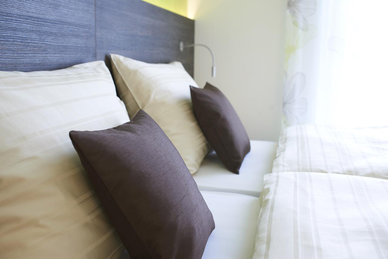 Eee Hotel Траун Экстерьер фото