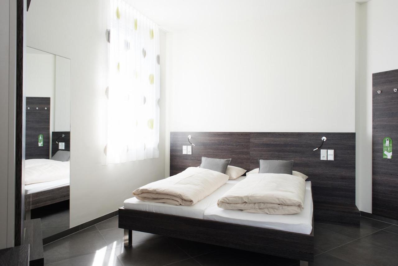 Eee Hotel Траун Экстерьер фото
