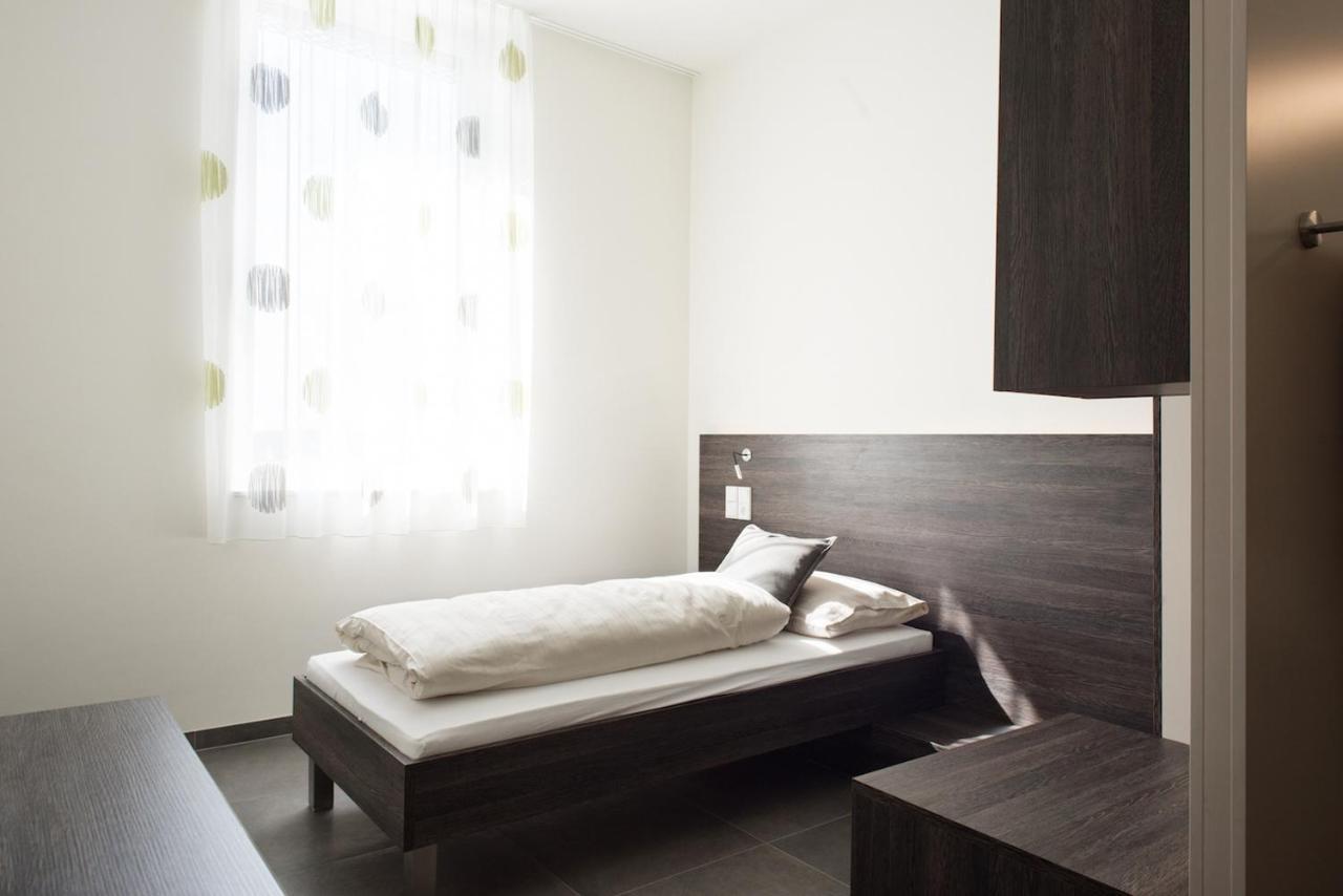 Eee Hotel Траун Экстерьер фото